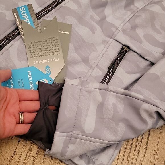 Silver Camo hooded jacket NWT 🤍 - Picture 4 of 9